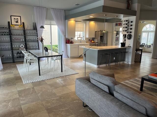 For Rent: $8,000 (3 beds, 3 baths, 2001 Square Feet)