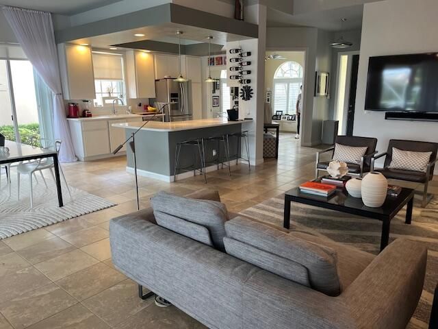 For Rent: $8,000 (3 beds, 3 baths, 2001 Square Feet)