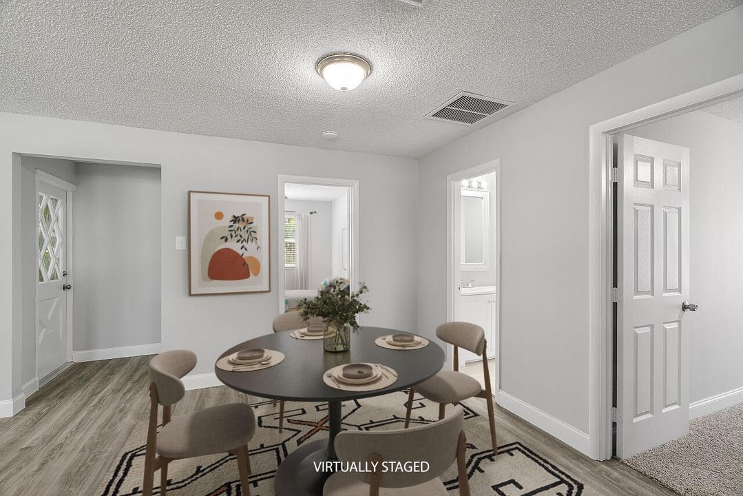 Activo con contrato: $315,000 (3 camas, 2 baños, 1407 Pies cuadrados)