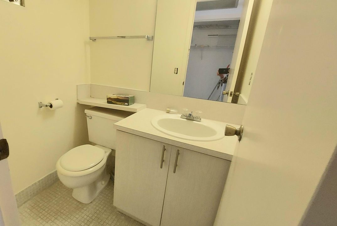 待售: $120,000 (1 贝兹, 1 浴室, 738 平方英尺)