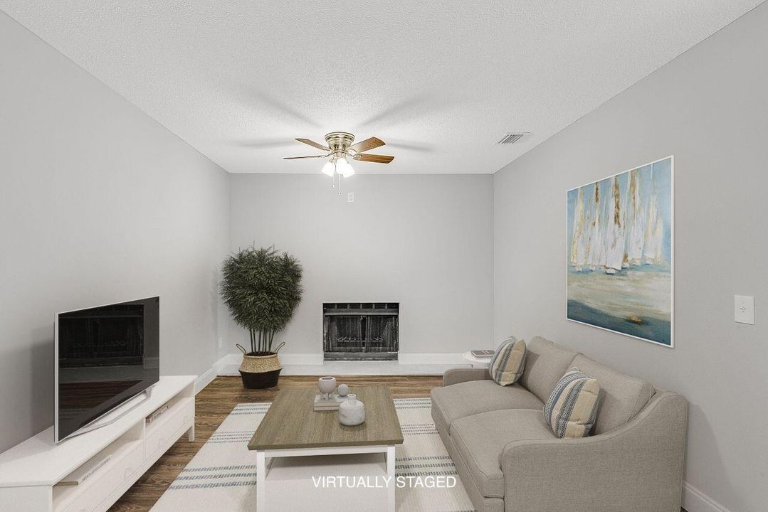 合同活跃: $389,000 (3 贝兹, 2 浴室, 1876 平方英尺)