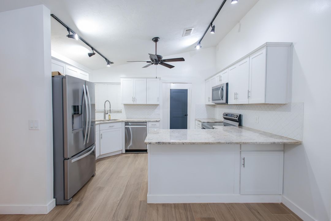 合同活跃: $549,900 (3 贝兹, 2 浴室, 1879 平方英尺)