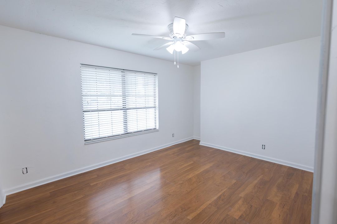 合同活跃: $549,900 (3 贝兹, 2 浴室, 1879 平方英尺)