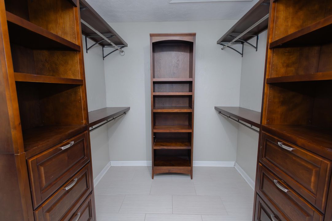 合同活跃: $549,900 (3 贝兹, 2 浴室, 1879 平方英尺)