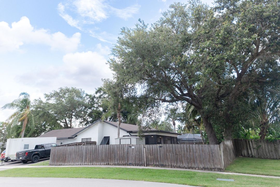 合同活跃: $549,900 (3 贝兹, 2 浴室, 1879 平方英尺)