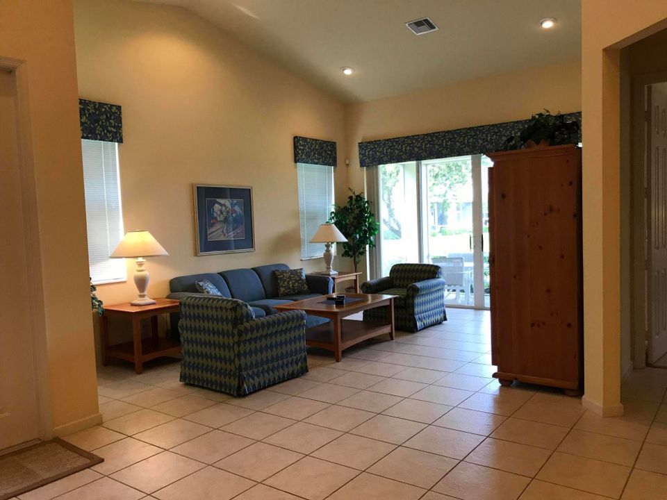 Active With Contract: $2,500 (3 beds, 2 baths, 1577 Square Feet)