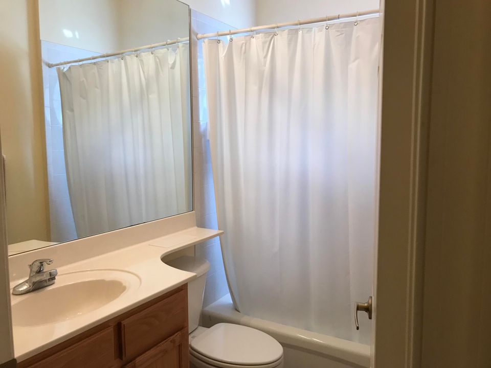 Active With Contract: $2,500 (3 beds, 2 baths, 1577 Square Feet)