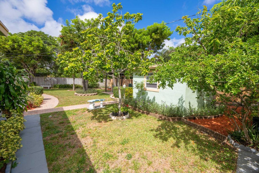 For Sale: $390,000 (3 beds, 1 baths, 1045 Square Feet)