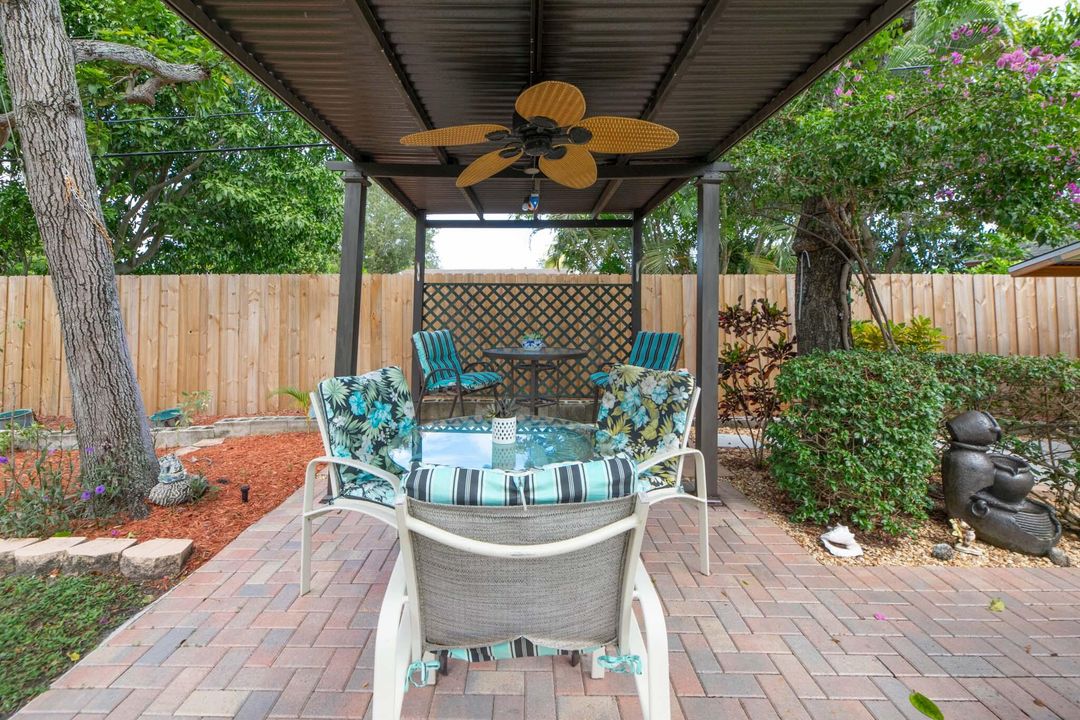 For Sale: $390,000 (3 beds, 1 baths, 1045 Square Feet)