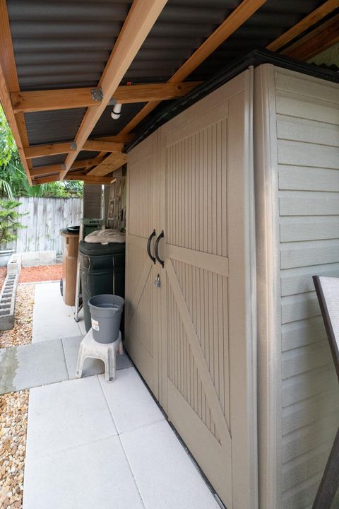 For Sale: $390,000 (3 beds, 1 baths, 1045 Square Feet)