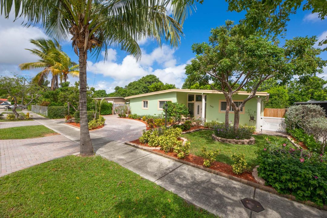 For Sale: $390,000 (3 beds, 1 baths, 1045 Square Feet)