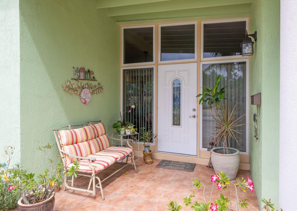 For Sale: $390,000 (3 beds, 1 baths, 1045 Square Feet)