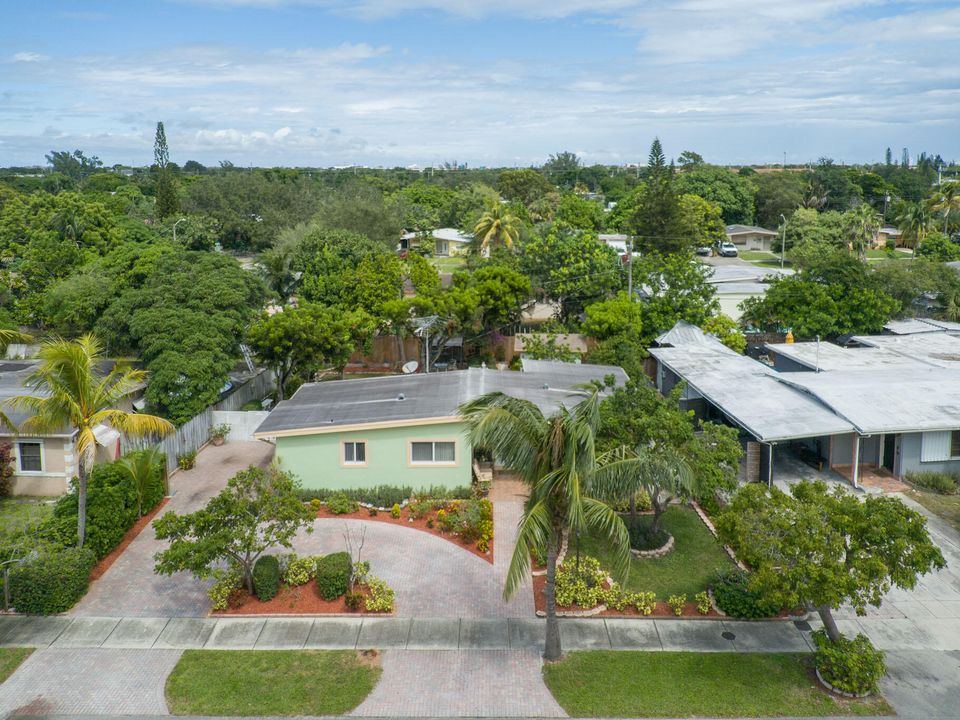 For Sale: $390,000 (3 beds, 1 baths, 1045 Square Feet)