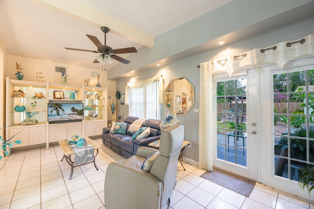 For Sale: $390,000 (3 beds, 1 baths, 1045 Square Feet)