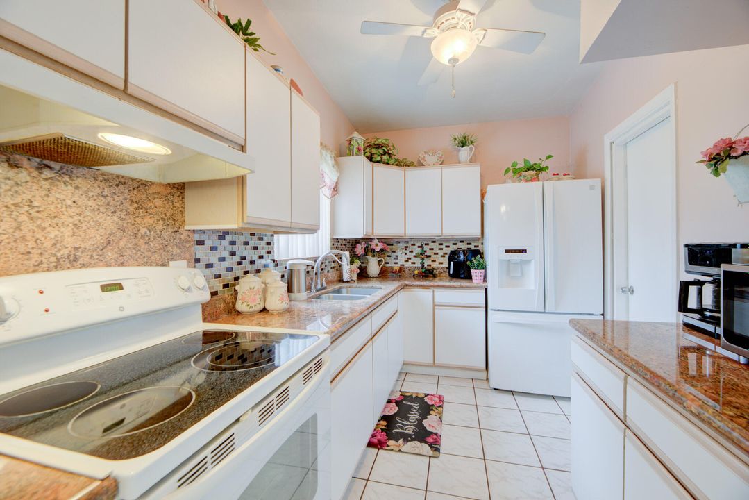 For Sale: $390,000 (3 beds, 1 baths, 1045 Square Feet)