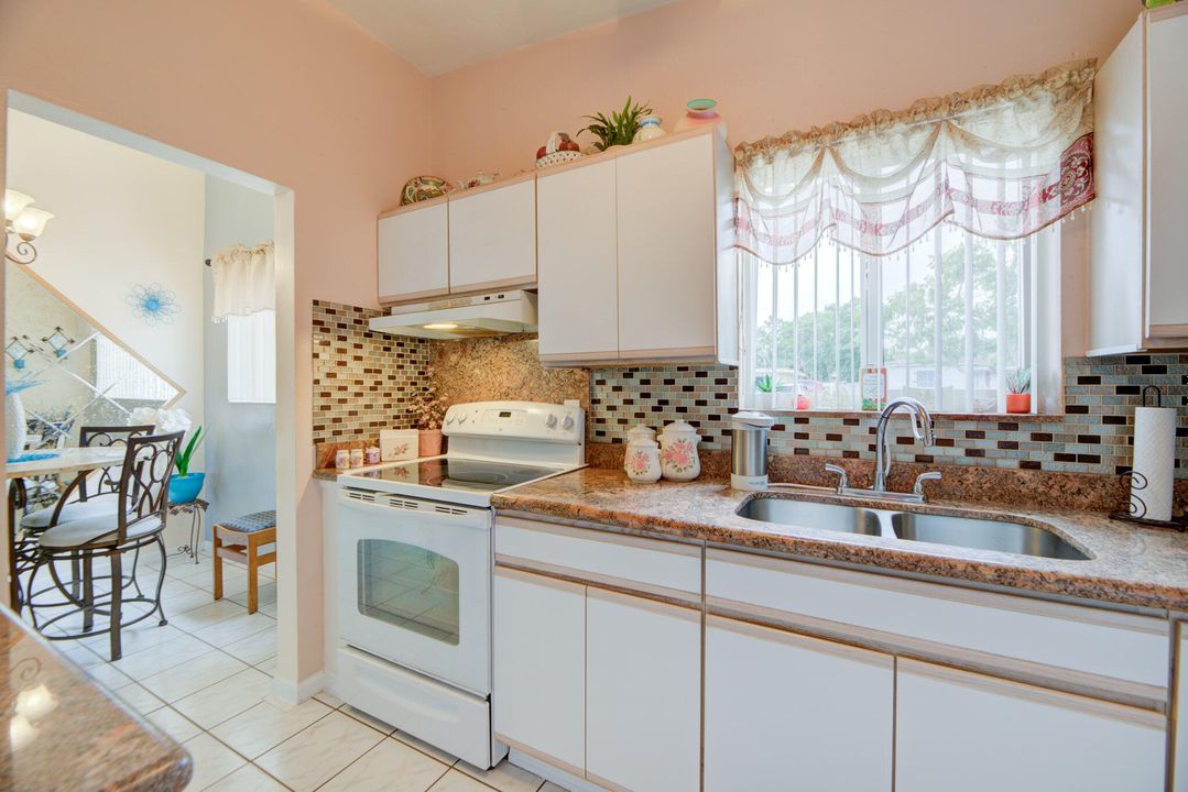 For Sale: $390,000 (3 beds, 1 baths, 1045 Square Feet)