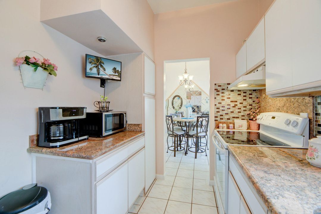 For Sale: $390,000 (3 beds, 1 baths, 1045 Square Feet)