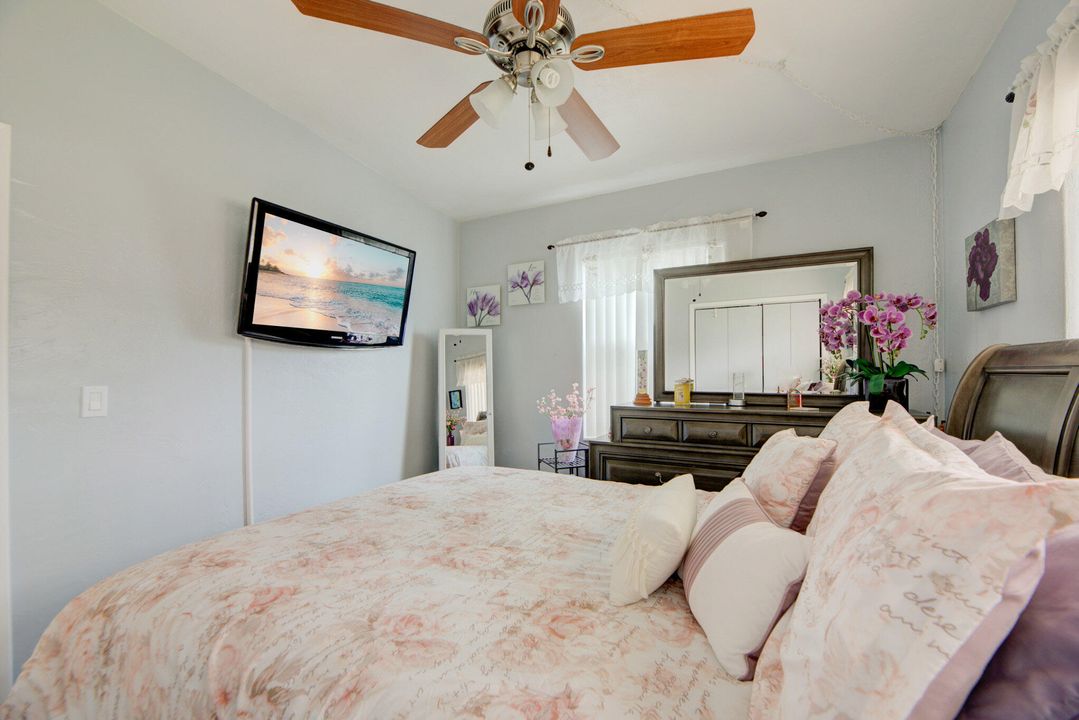 For Sale: $390,000 (3 beds, 1 baths, 1045 Square Feet)