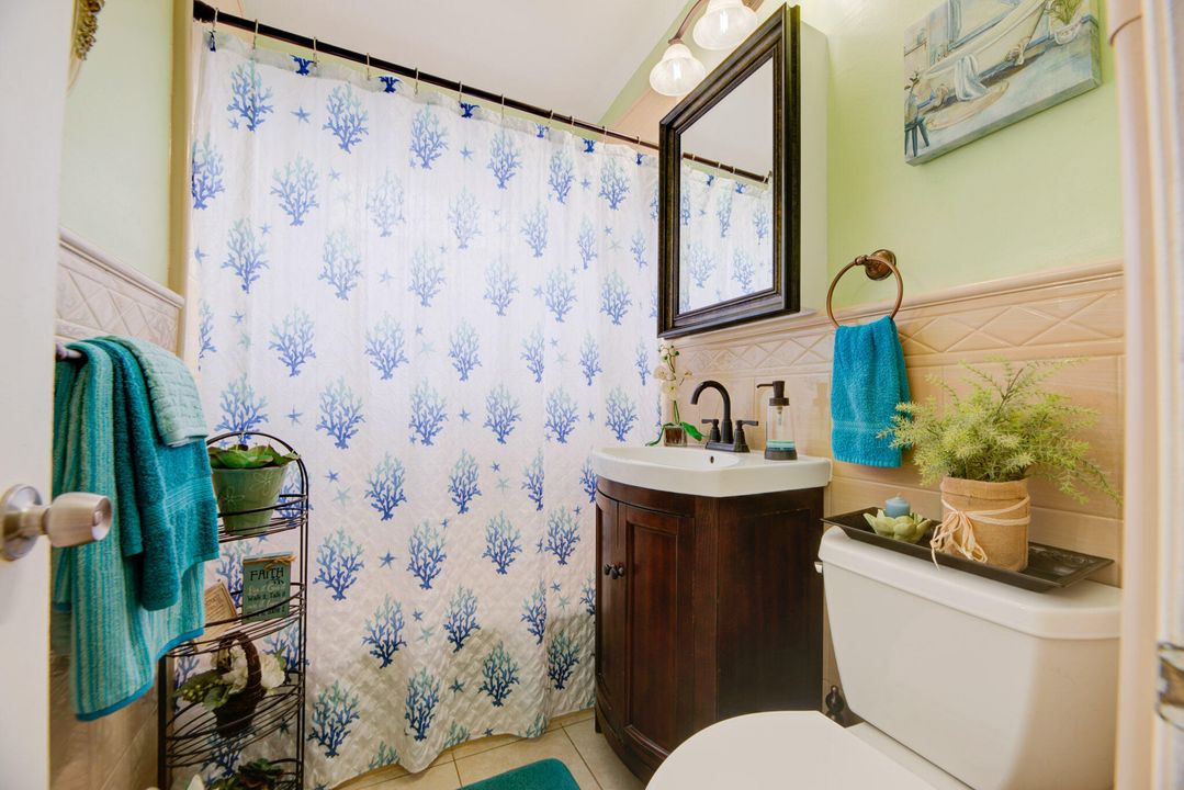 For Sale: $390,000 (3 beds, 1 baths, 1045 Square Feet)