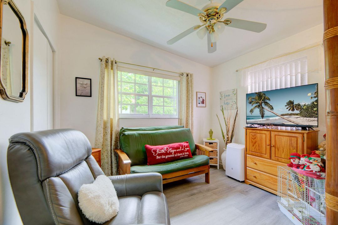 For Sale: $390,000 (3 beds, 1 baths, 1045 Square Feet)