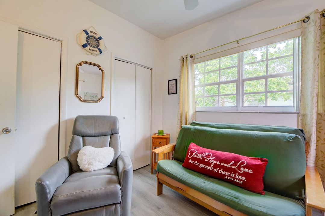 For Sale: $390,000 (3 beds, 1 baths, 1045 Square Feet)