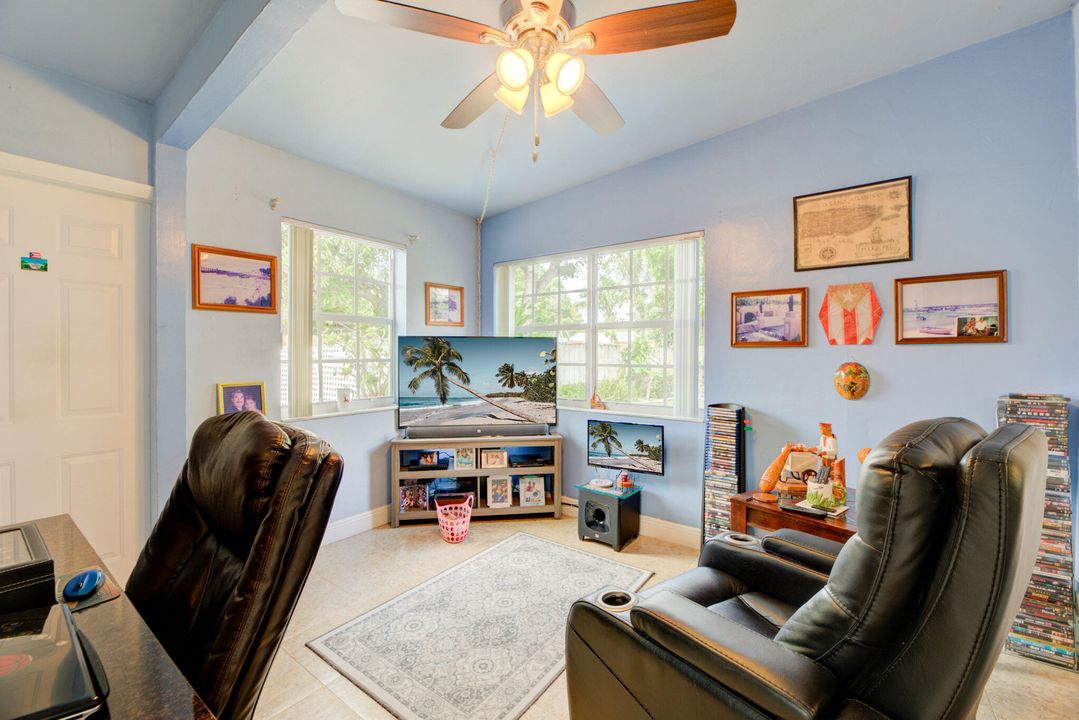 For Sale: $390,000 (3 beds, 1 baths, 1045 Square Feet)