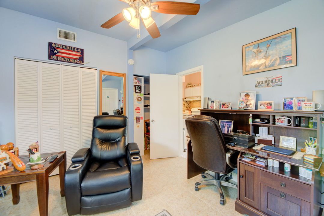 For Sale: $390,000 (3 beds, 1 baths, 1045 Square Feet)