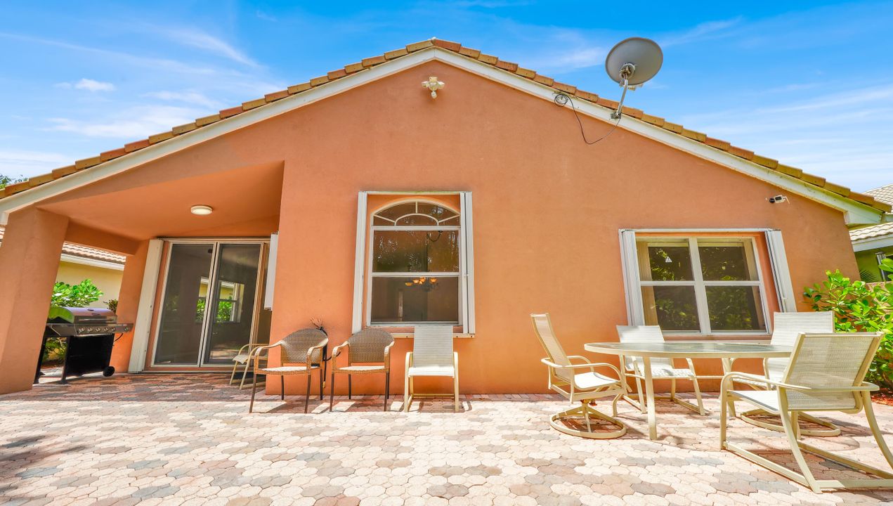 For Rent: $4,500 (3 beds, 2 baths, 1618 Square Feet)