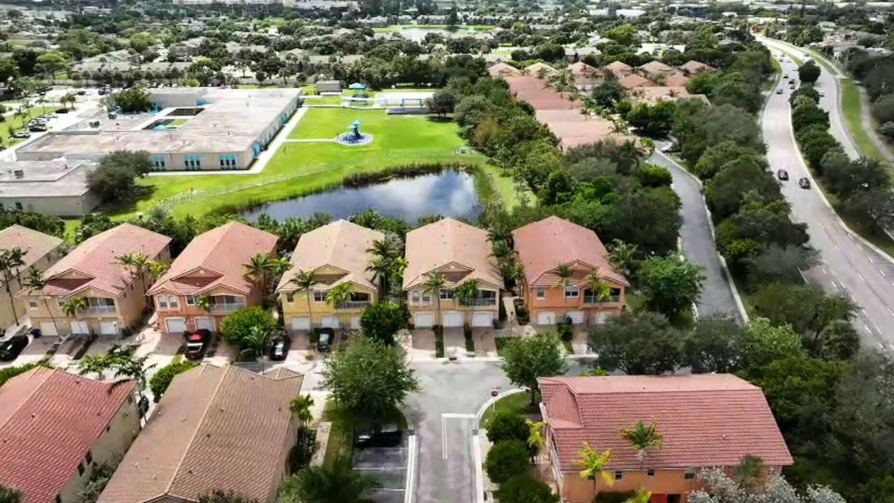 Activo con contrato: $278,000 (2 camas, 2 baños, 1199 Pies cuadrados)