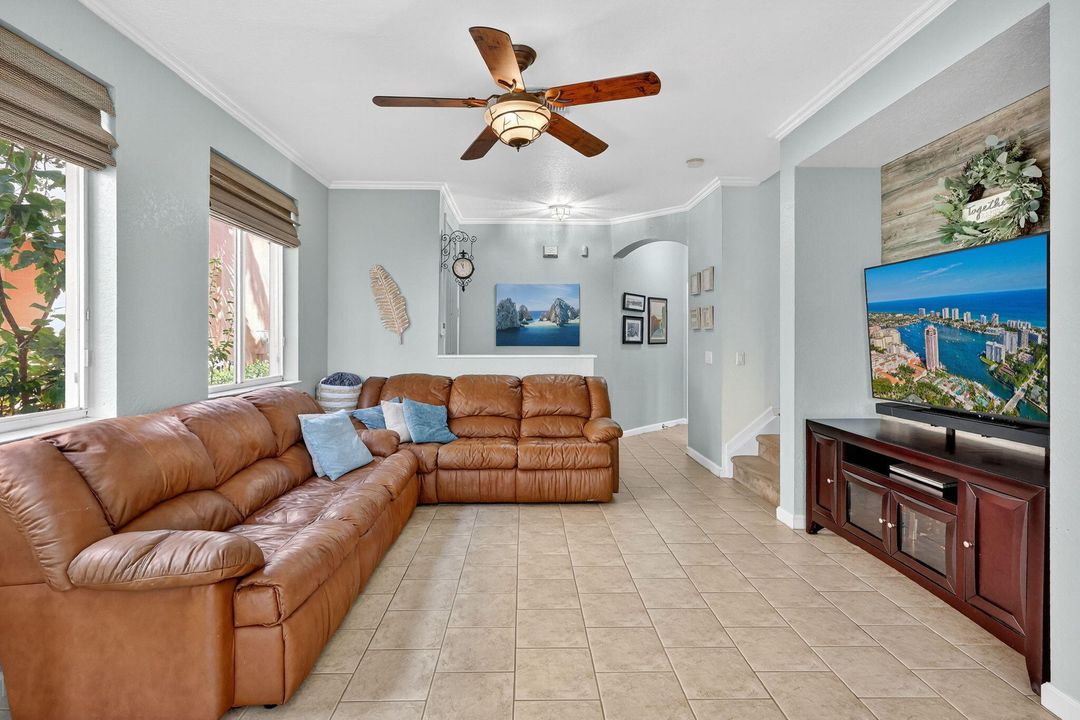 Activo con contrato: $278,000 (2 camas, 2 baños, 1199 Pies cuadrados)