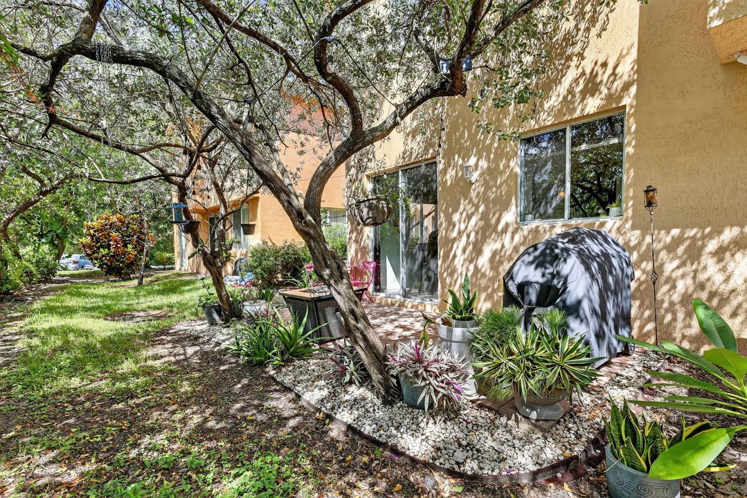 Activo con contrato: $278,000 (2 camas, 2 baños, 1199 Pies cuadrados)