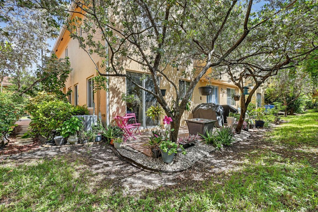 Activo con contrato: $278,000 (2 camas, 2 baños, 1199 Pies cuadrados)