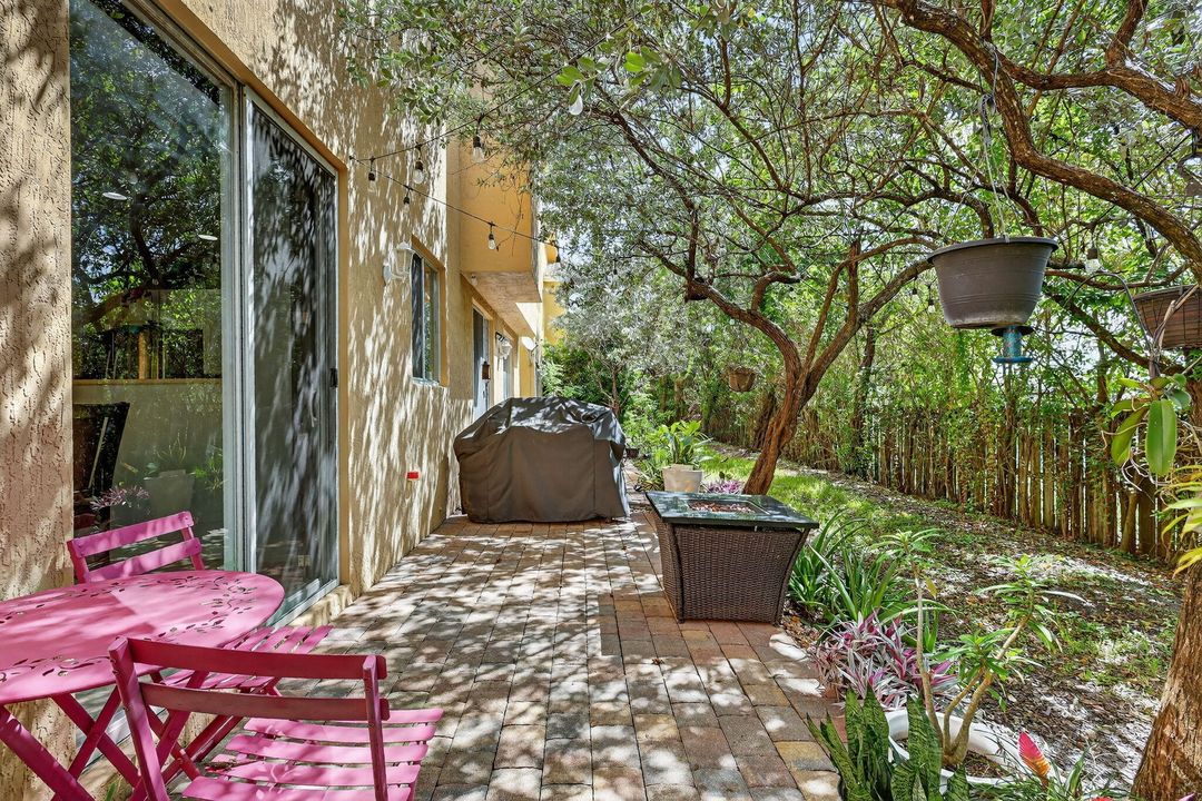 Activo con contrato: $278,000 (2 camas, 2 baños, 1199 Pies cuadrados)