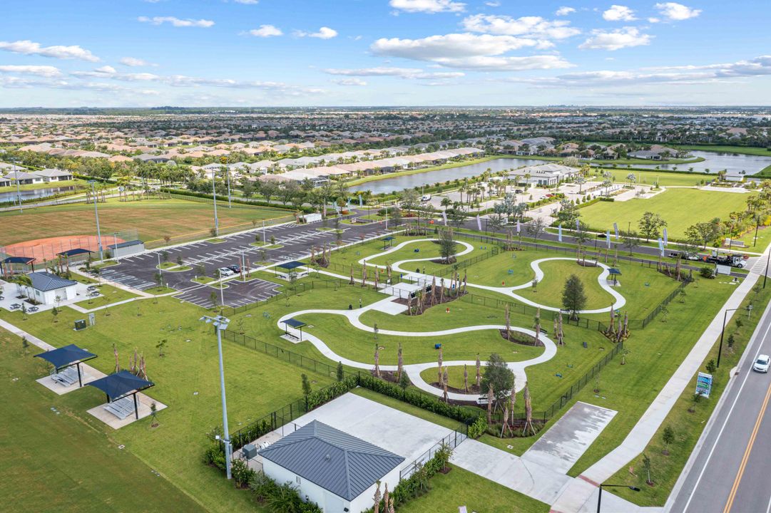 Под контрактом: $418,900 (2 спален, 2 ванн, 1599 Квадратных фут)