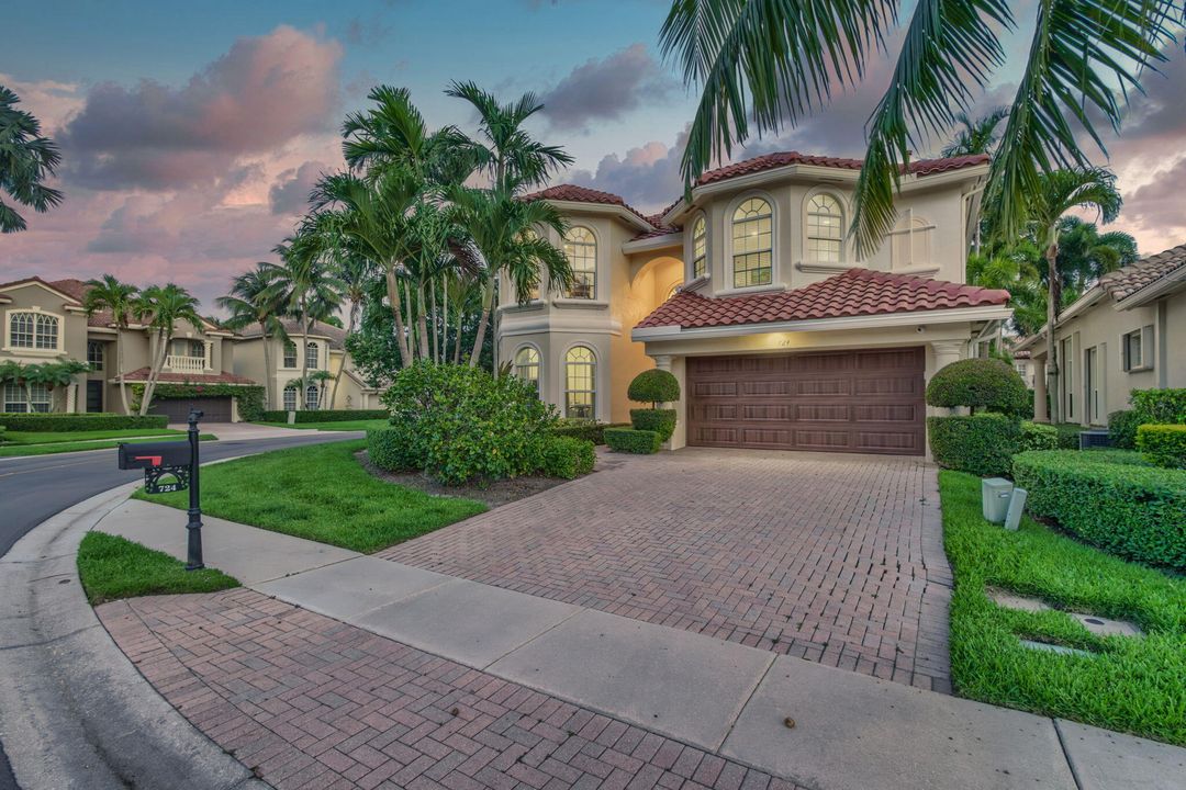 Activo con contrato: $1,699,000 (5 camas, 4 baños, 4097 Pies cuadrados)