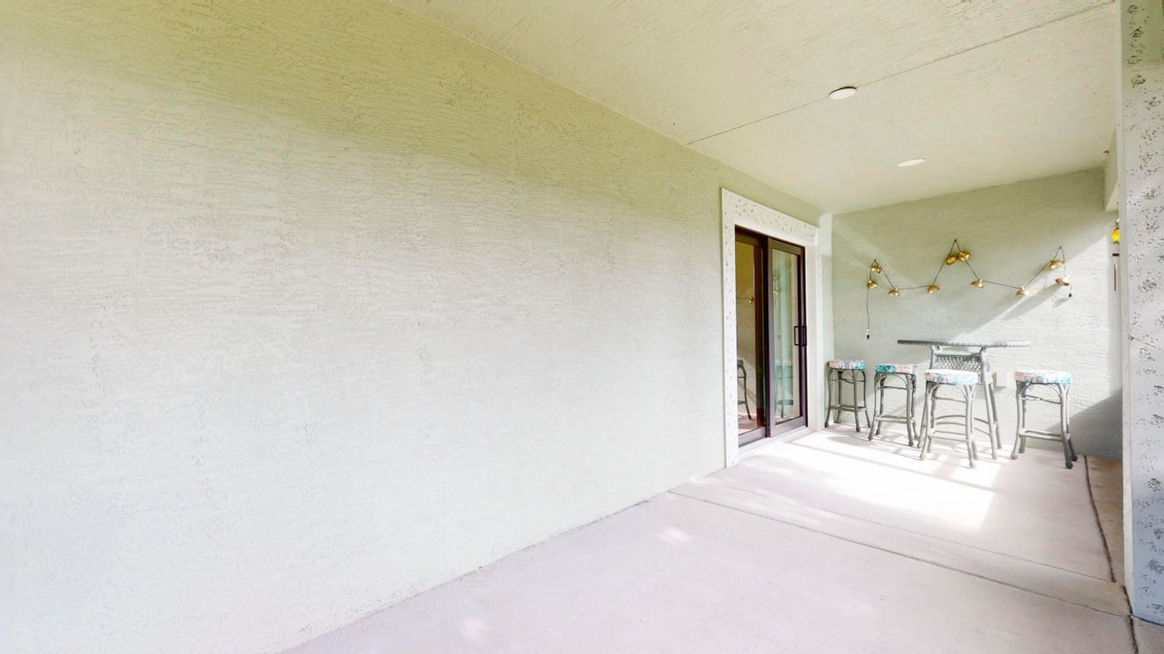 Active With Contract: $205,000 (2 beds, 2 baths, 1357 Square Feet)