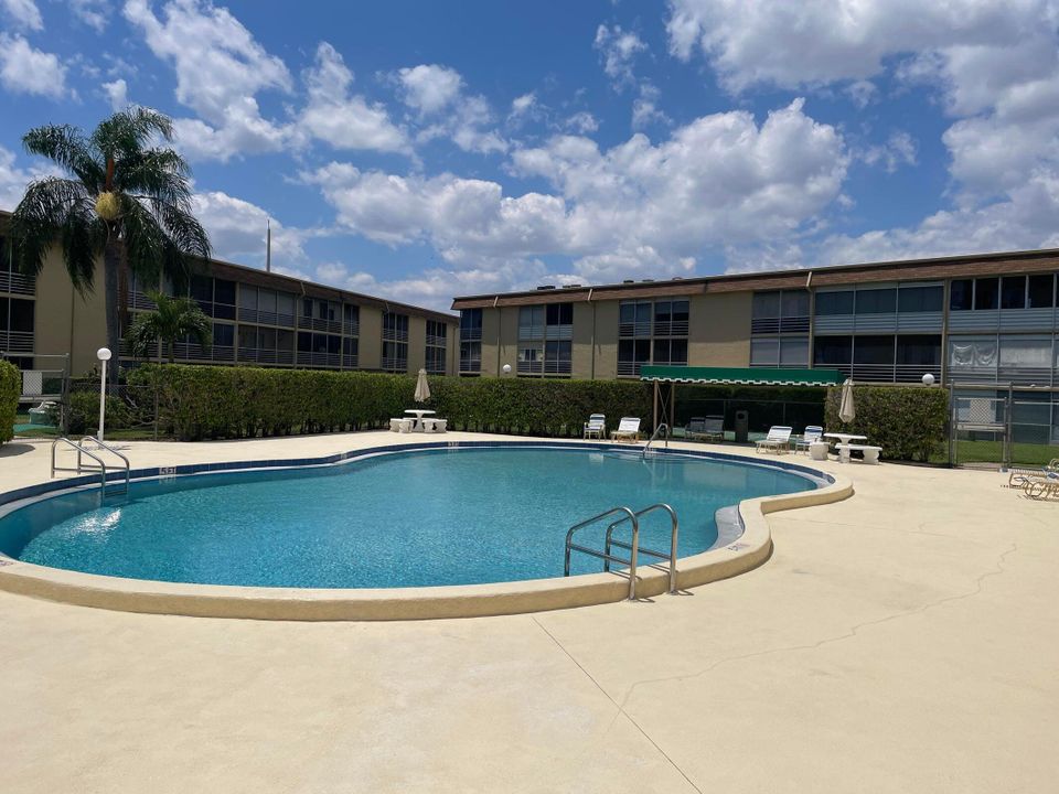 For Rent: $1,350 (1 beds, 1 baths, 650 Square Feet)