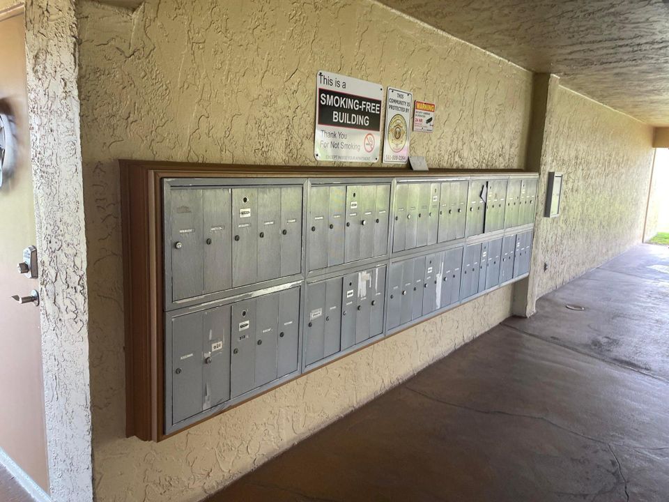 For Rent: $1,350 (1 beds, 1 baths, 650 Square Feet)