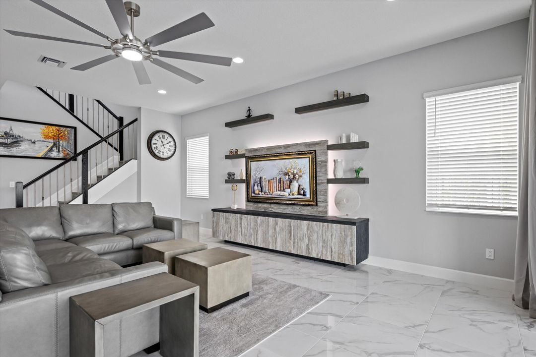 Active With Contract: $1,249,990 (6 beds, 4 baths, 4187 Square Feet)