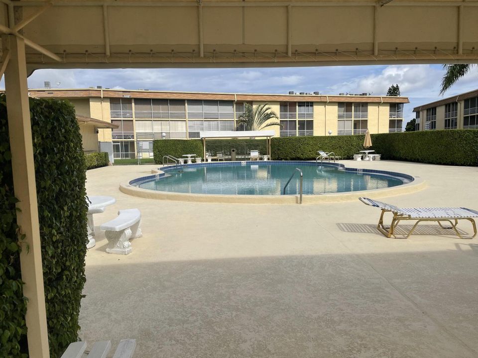 For Rent: $1,350 (1 beds, 1 baths, 650 Square Feet)