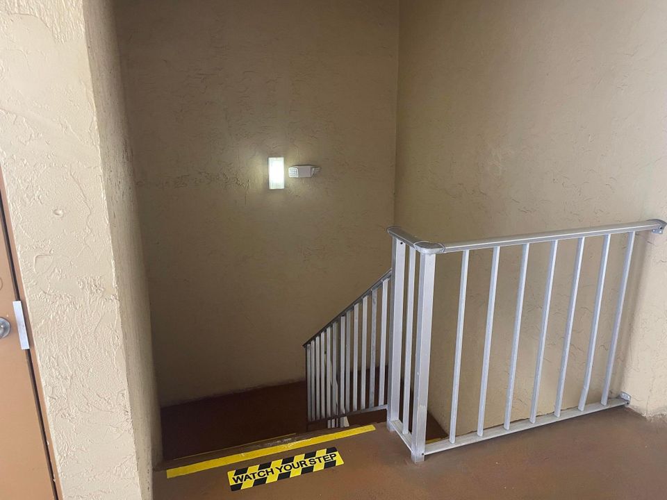 For Rent: $1,350 (1 beds, 1 baths, 650 Square Feet)