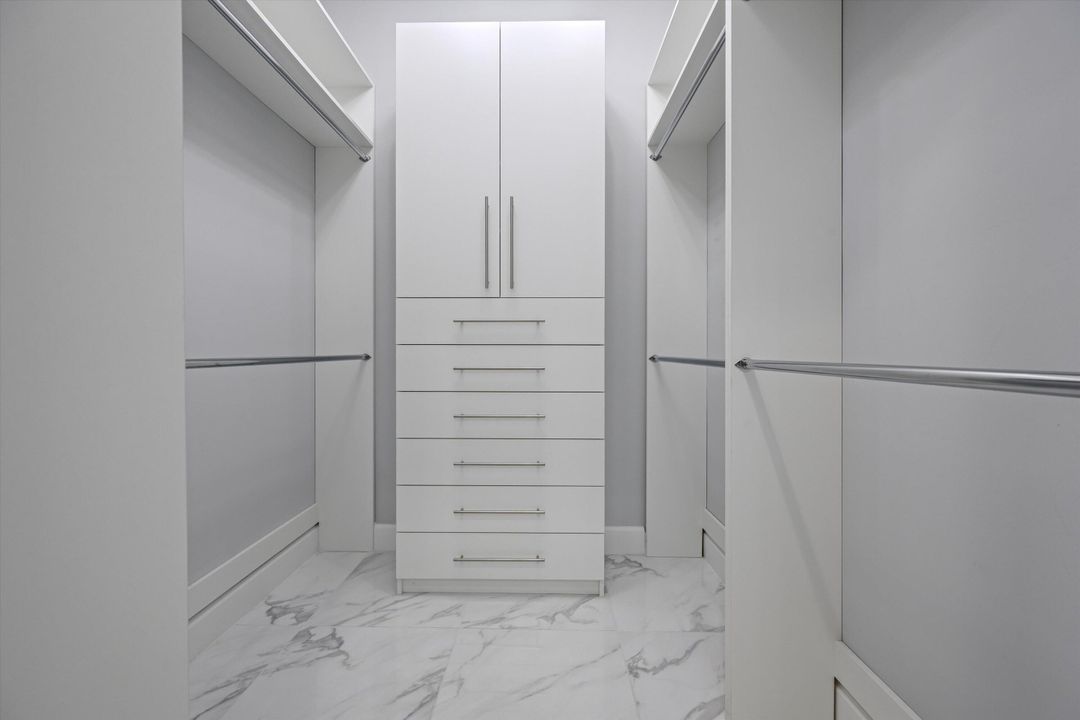 Active With Contract: $1,249,990 (6 beds, 4 baths, 4187 Square Feet)