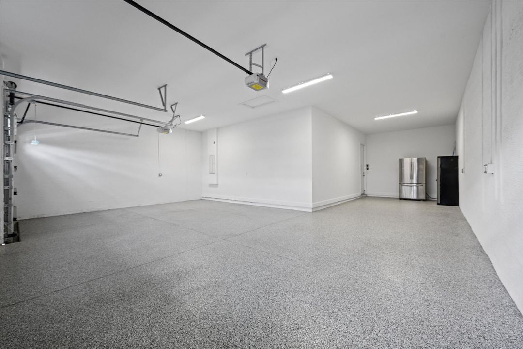 Active With Contract: $1,249,990 (6 beds, 4 baths, 4187 Square Feet)