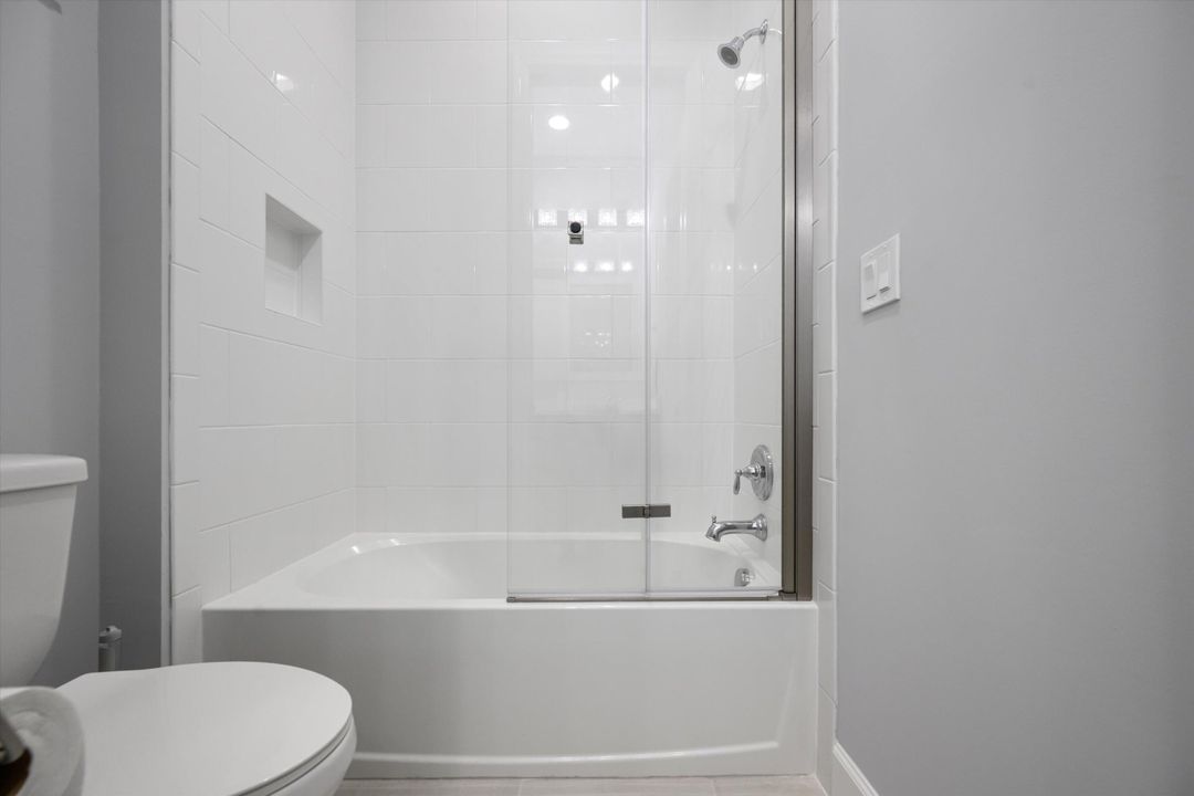 Active With Contract: $1,249,990 (6 beds, 4 baths, 4187 Square Feet)