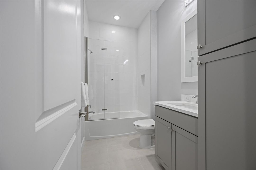 Active With Contract: $1,249,990 (6 beds, 4 baths, 4187 Square Feet)