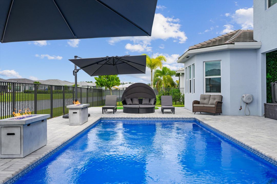 Active With Contract: $1,249,990 (6 beds, 4 baths, 4187 Square Feet)