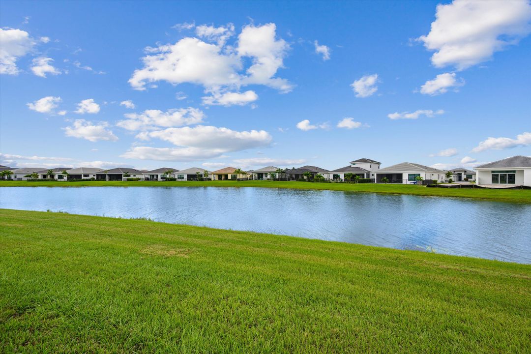 Active With Contract: $1,249,990 (6 beds, 4 baths, 4187 Square Feet)