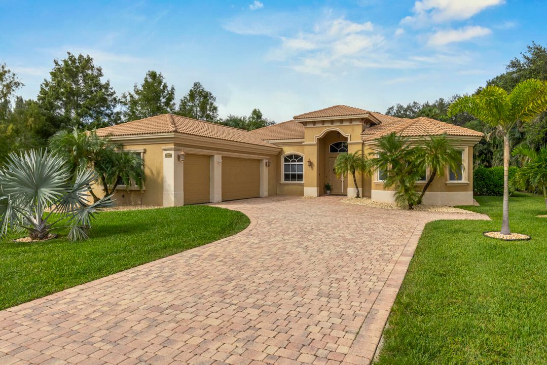 For Sale: $899,999 (4 beds, 4 baths, 3065 Square Feet)