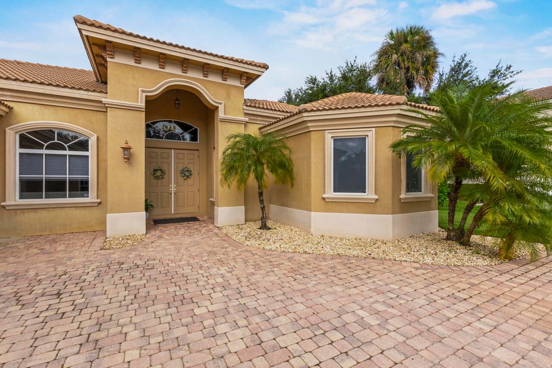 For Sale: $899,999 (4 beds, 4 baths, 3065 Square Feet)