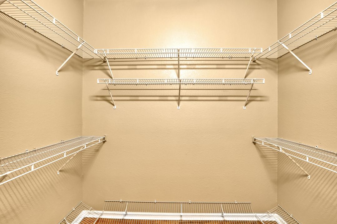 Под контрактом: $429,000 (3 спален, 2 ванн, 1587 Квадратных фут)